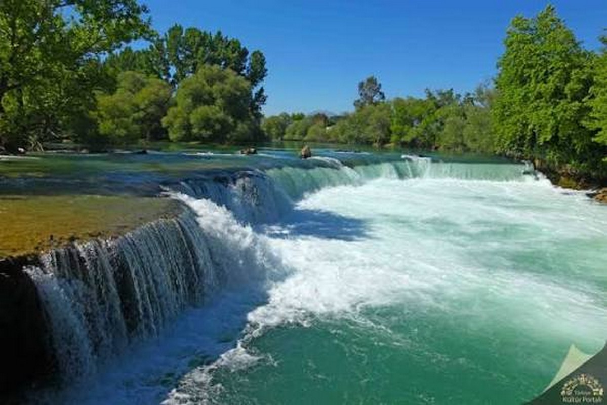 Side’nin bağlı olduğu Manavgat ilçesindeki şelale