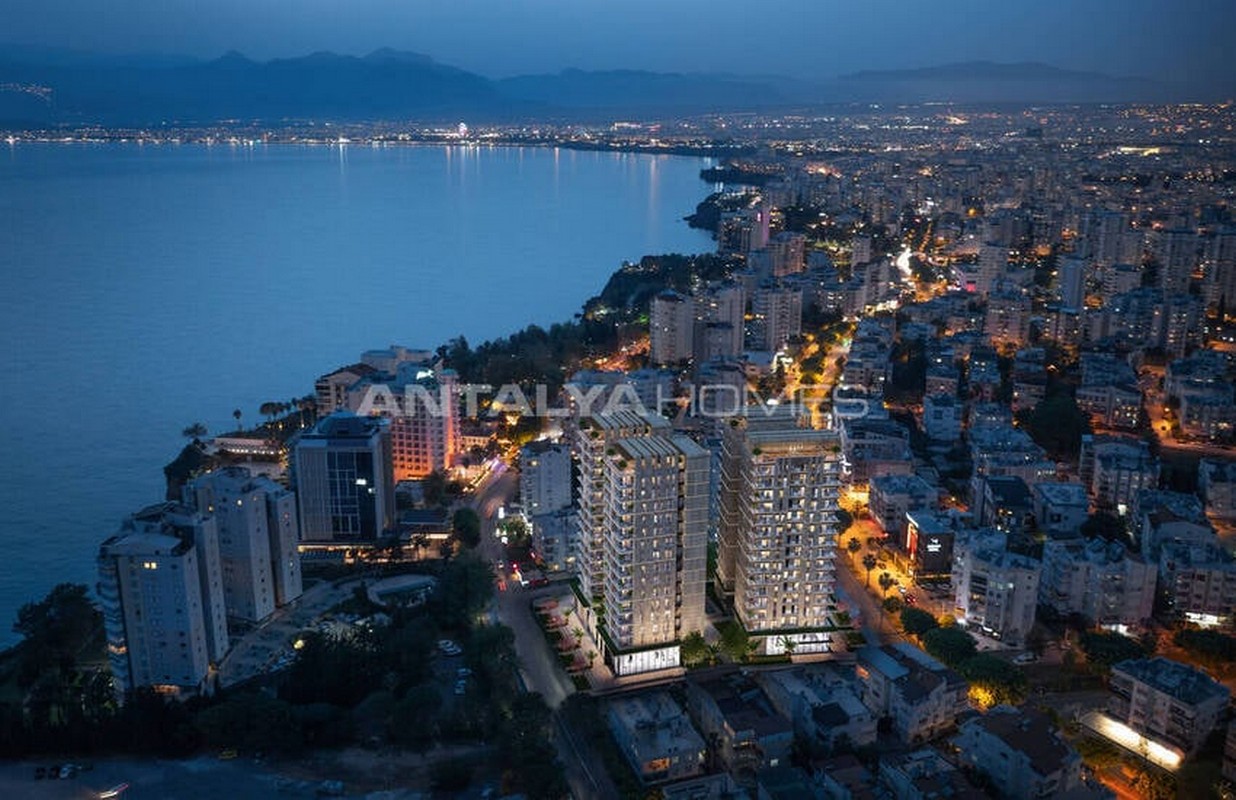 Lara’nın bağlı olduğu Muratpaşa ilçesinin gece şehir manzarası