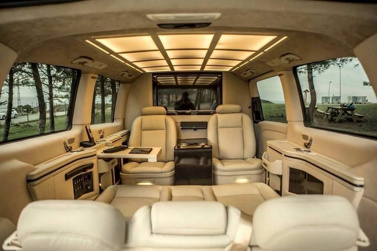Lara VIP transfer yolcuları için Began Tur araç içi