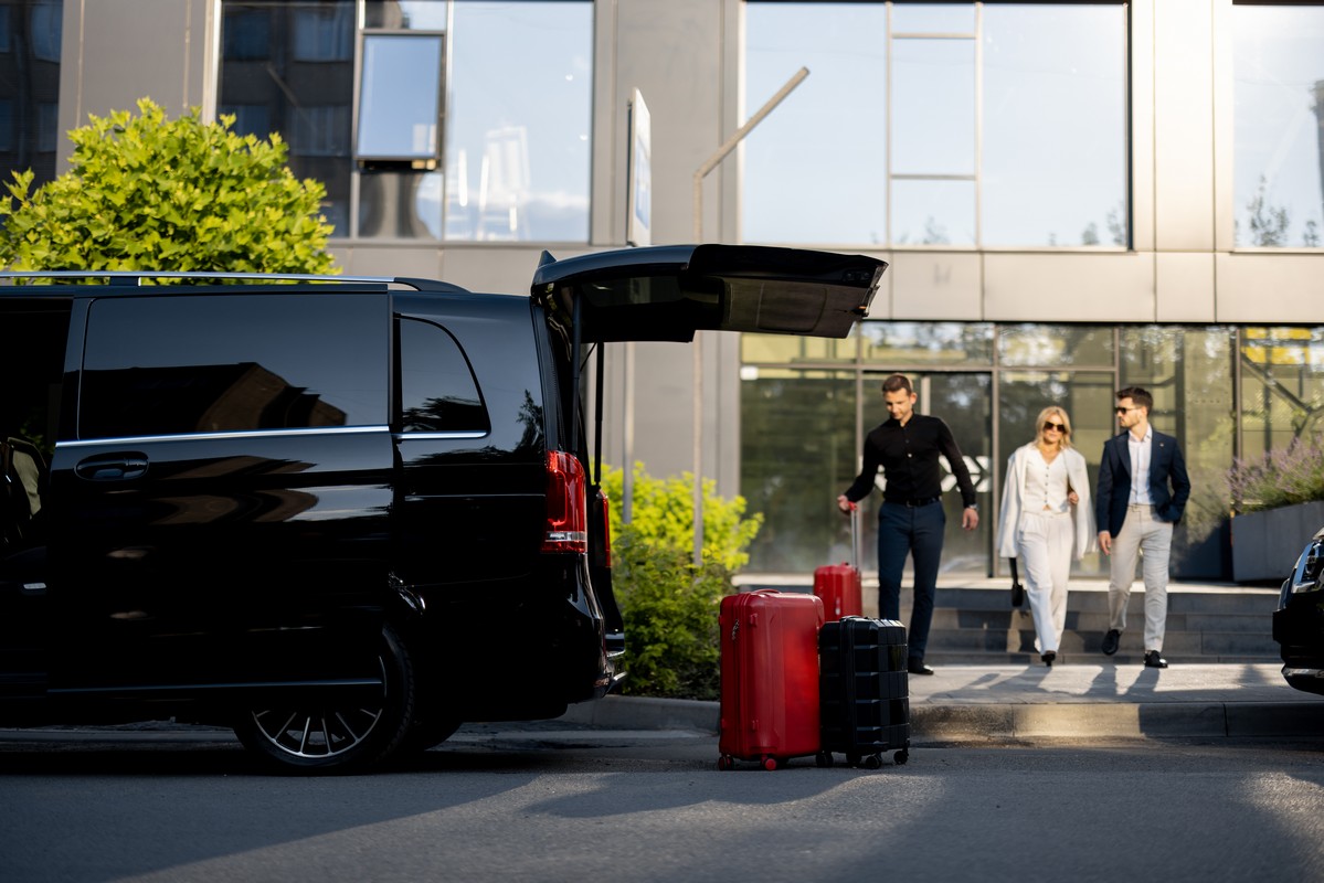 Antalya otel transferi için tesisten alınan yolcular